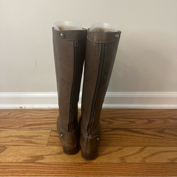 Frye Melissa button back zip in gray/brown- Size 9 - Picture 4 of 6
